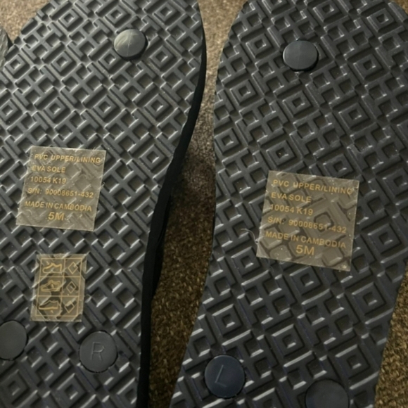 Tory Burch Black Flip Flop Sandals with Gold Logo - Picture 2 of 3